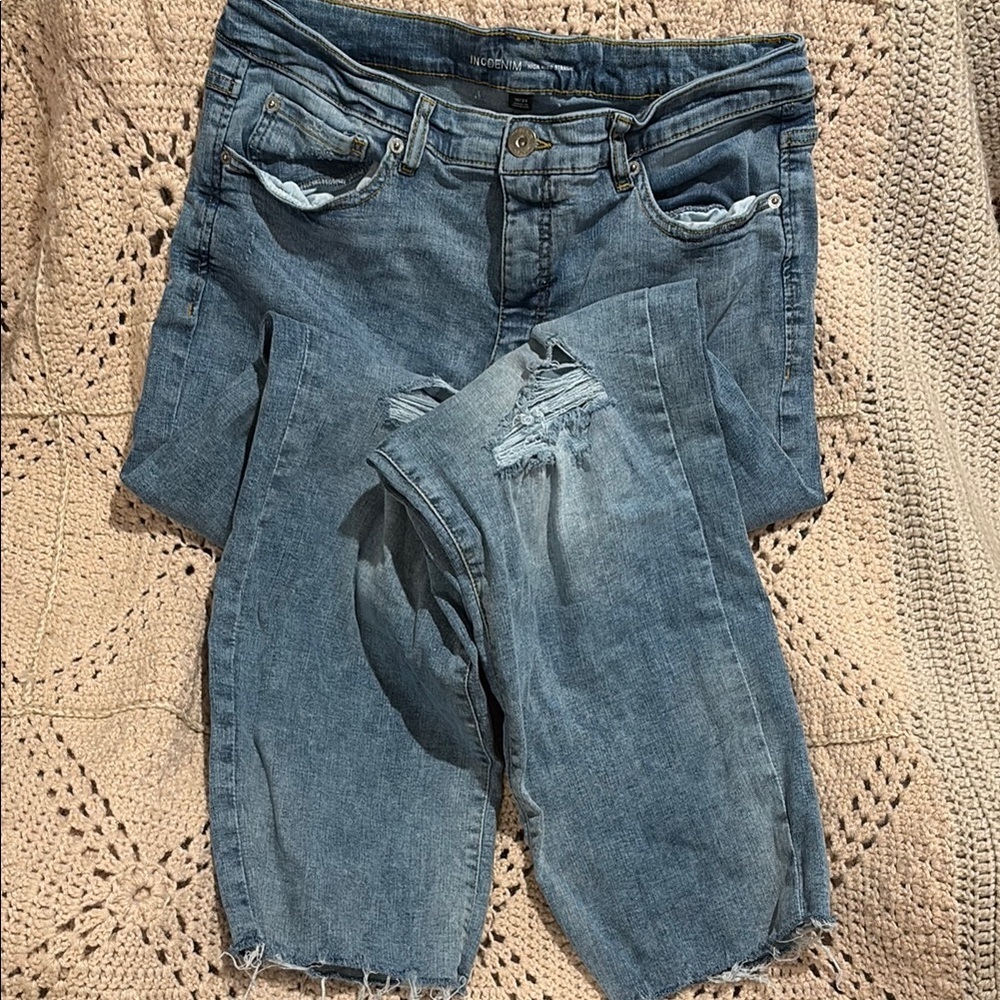 INC International Concepts Light Blue Cropped Jeans - Picture 4 of 6